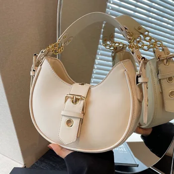 Брандираната дизайнерска дамска чанта за през рамото от изкуствена кожа, лесна чанта през рамо с веригата, чанта във формата на полумесец, тенденция 2023